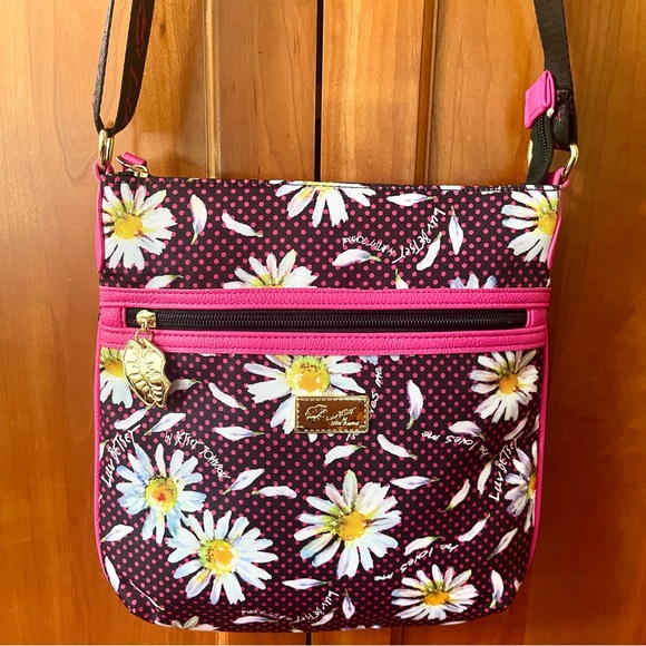 Betsey Johnson Floral Daisies Print Crossbody & Shoulder Bag - Picture 3 of 6